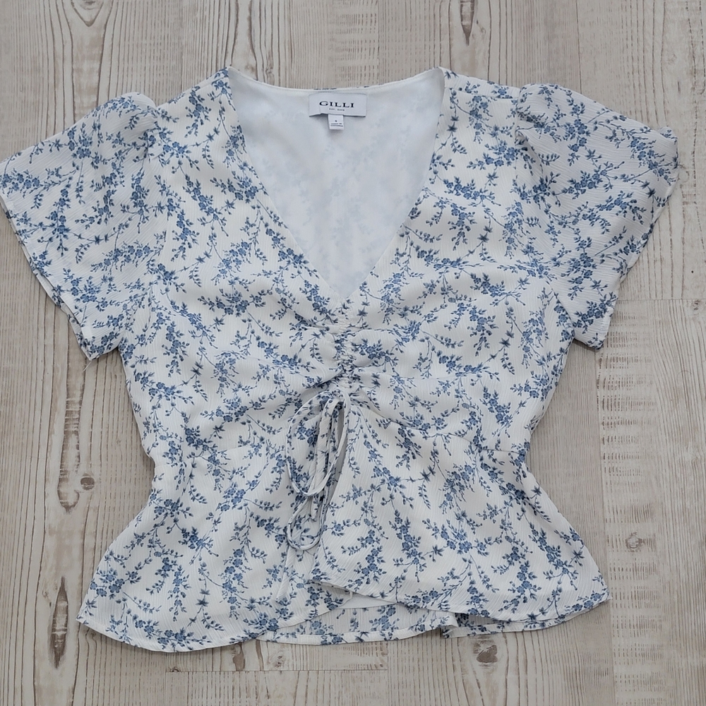 Gilli White And Blue Ditsy Floral Ruched Tie-Front V-Neck Top With Cinched Waist